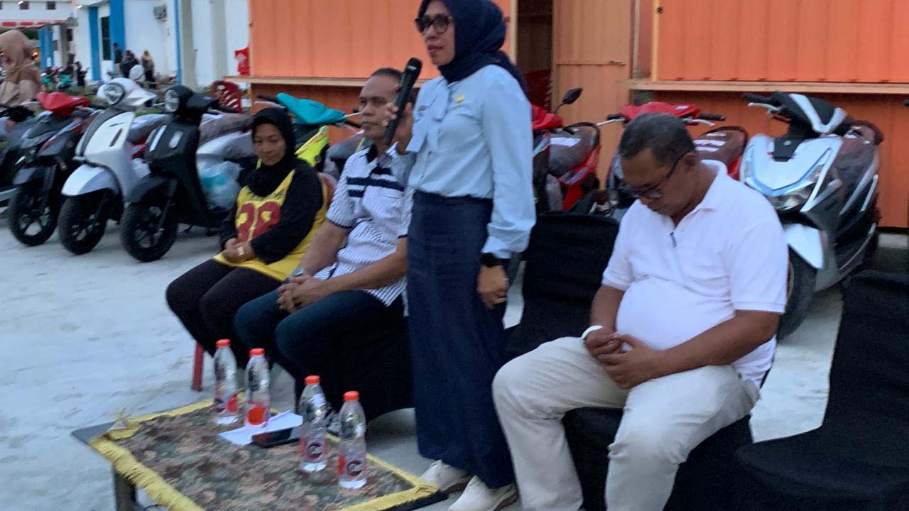 PENYERAHAN 27 UNIT KENDARAAN RODA DUA DAN 8 UNIT BOX KONTEINERKEPADA PENGUSAHA KULINER DAN UMKM